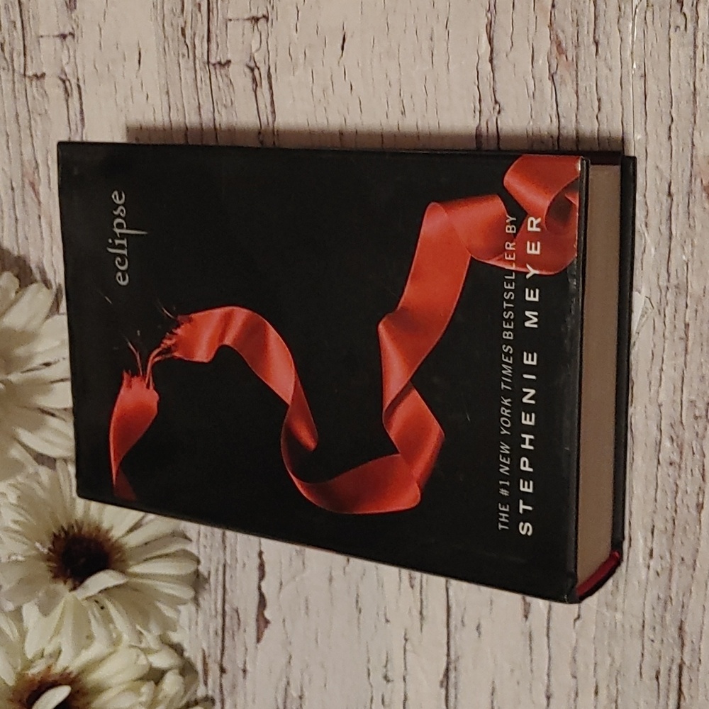 3/$13 Twilight book 3: Eclipse by Stephenie Meyer teen Young adult novel book